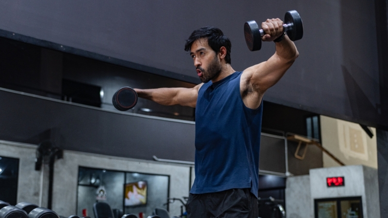 Lateral Raise giúp tăng sức mạnh vai giữa và cải thiện độ săn chắc cơ vai