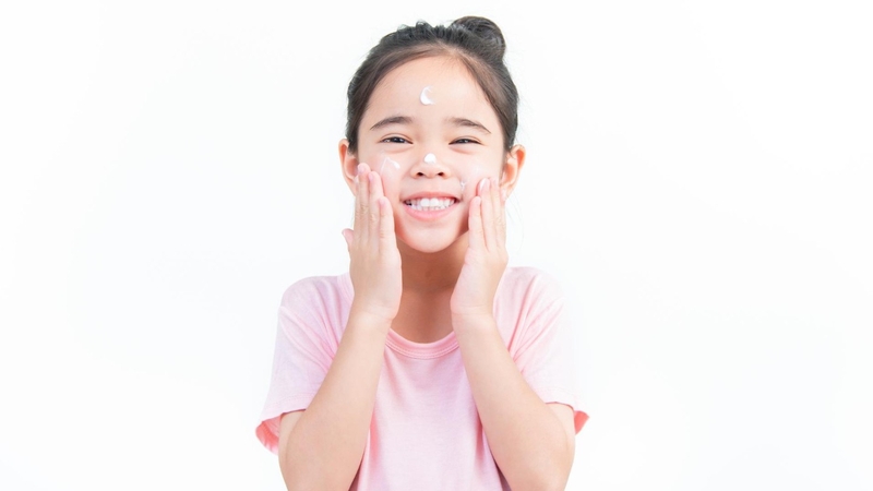 13 tuổi có nên dùng kem dưỡng da mặt chưa