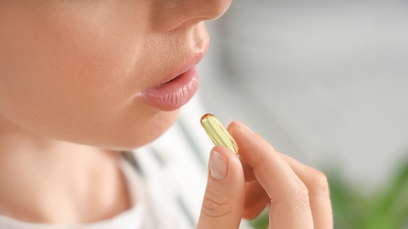 16 tuổi uống vitamin E được không? 16 tuổi có thể uống vitamin E nếu trong trường hợp cơ thể thiếu hụt