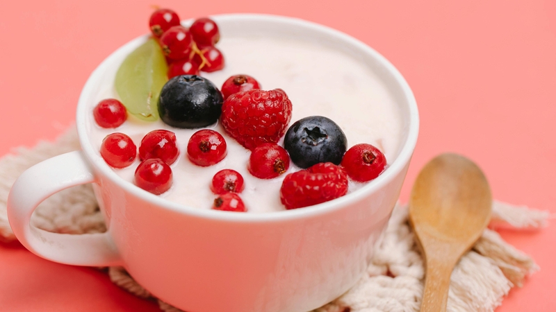 Sữa chua Hy Lạp loại bỏ phần lớn nước trong quá trình chế biến nên đặc hơn