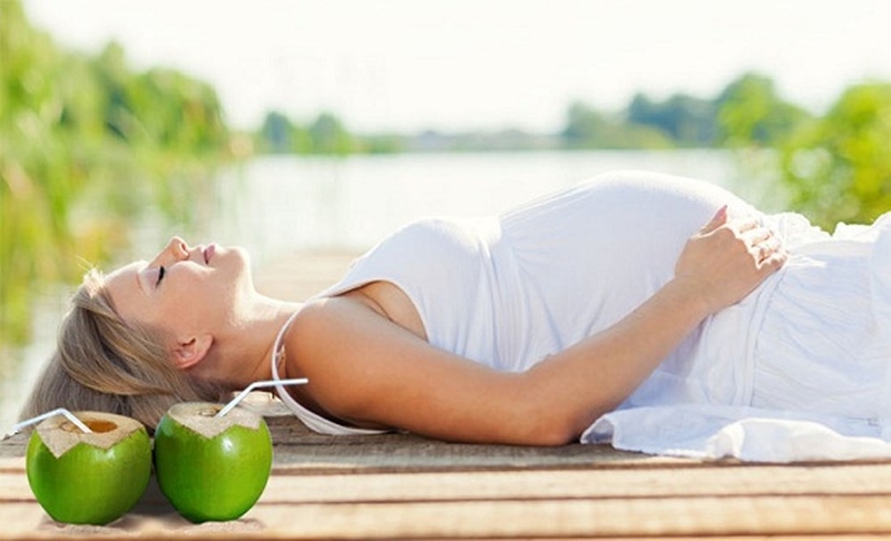 mang thai mấy tháng thì được uống nước dừa 2