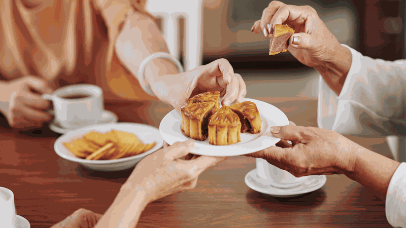 Khi thưởng thức bánh trong tinh thần này, bạn sẽ cảm nhận được sự ấm áp trong ngày đoàn viên