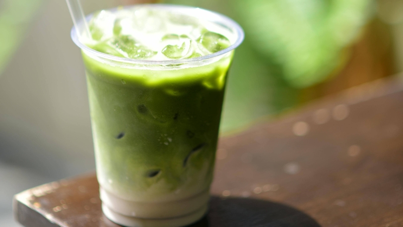Trà sữa thái xanh chứa lượng calo dao động khoảng 300 - 450 kcal cho một ly trung bình