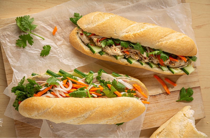 Ăn bánh mì kết hợp rau xanh vừa cân đối dinh dưỡng, vừa tăng độ ngon miệng