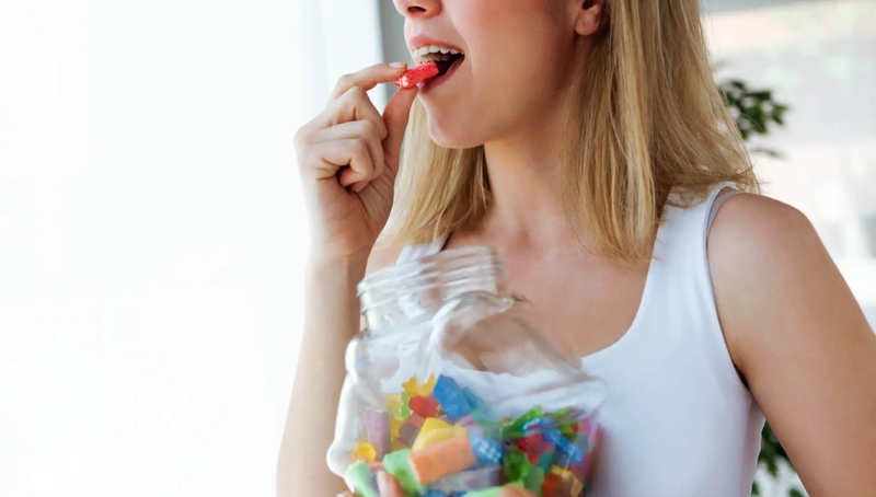 1 viên kẹo bao nhiêu calo? Ảnh hưởng của việc ăn kẹo không kiểm soát calo 4