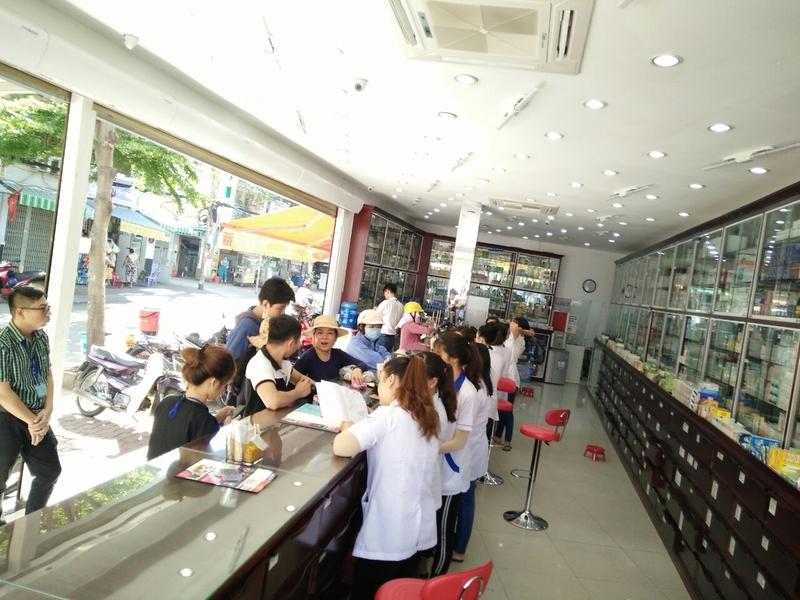 Đo huyết áp và soi da miễn phí tại Long Châu Huỳnh Tấn Phát