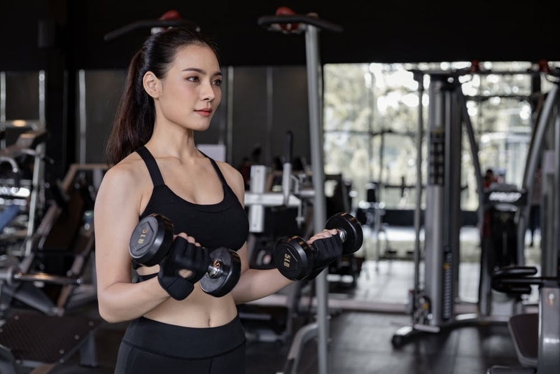 Khi đi tập gym mặc áo lót gì để bảo vệ vòng 1? 3