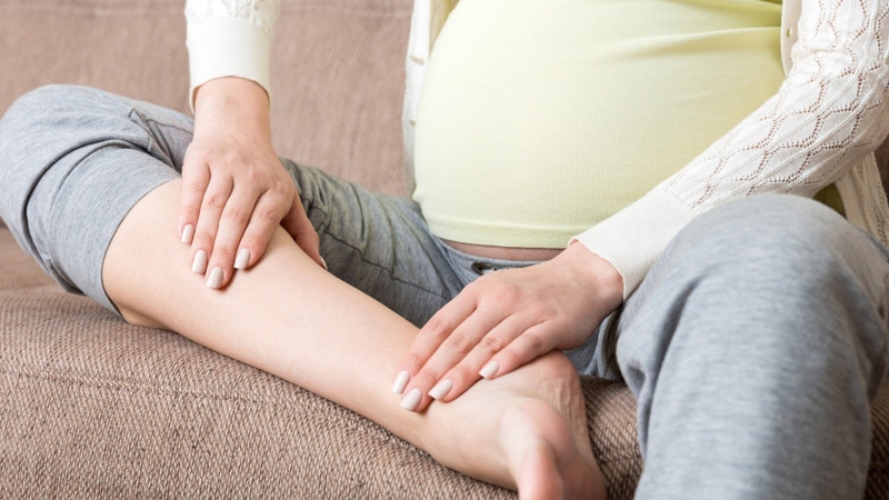 Giải đáp thắc mắc bà bầu xuống máu chân bao lâu thì sinh? 1