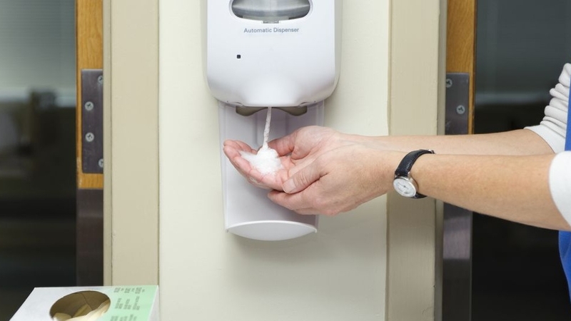 Những nguy cơ tiềm ẩn khi tự truyền dịch tại nhà 2