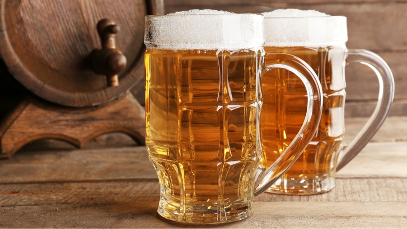 Cồn trong rượu bia có thể gây tổn thương gan khi sử dụng quá mức