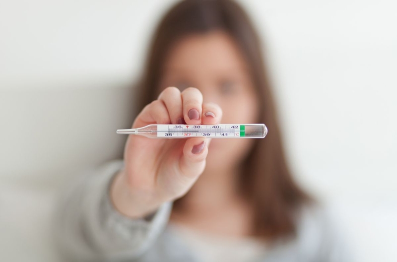 37 độ có sốt không? Sốt bao nhiêu độ cần đi khám 1