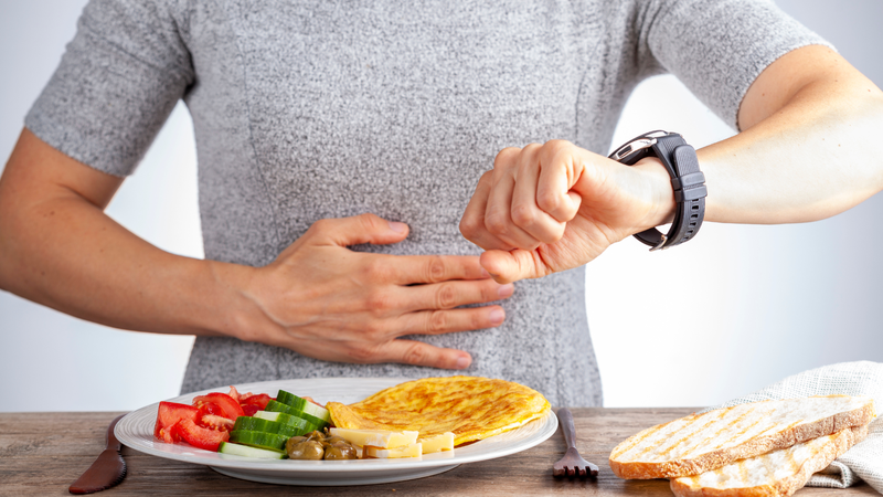 Nhịn ăn và chỉ tập bụng có thể làm vóc dáng khó cải thiện