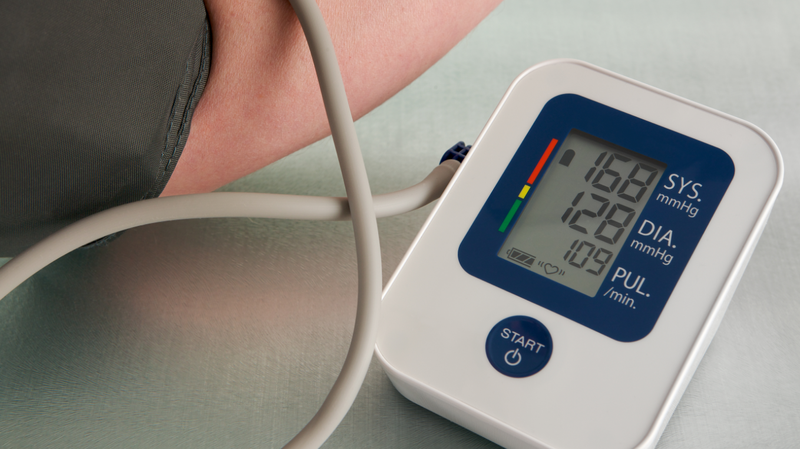 Các chỉ số huyết áp tăng trên máy đo là dấu hiệu cảnh báo cần theo dõi và kiểm soát huyết áp kịp thời