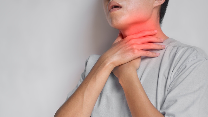 Nuốt khó, nuốt đau hoặc nôn ra máu là những dấu hiệu cần đi khám sớm