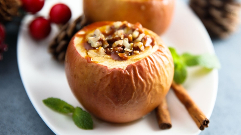 Táo là trái cây có chỉ số purin rất thấp, giàu chất chống oxy hóa (quercetin, polyphenol) và pectin