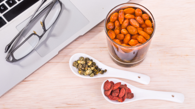 Trà hoa cúc và kỷ tử là lựa chọn nhẹ nhàng, phù hợp với nhiều người