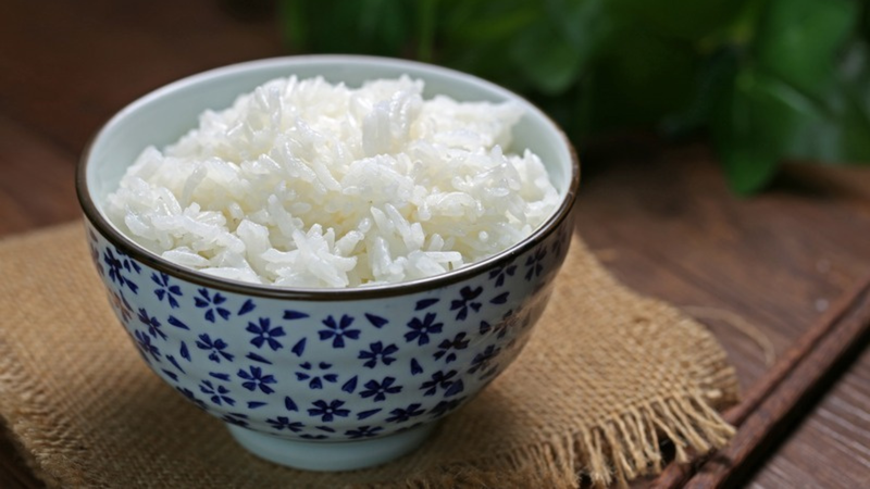 Cơm trắng là nguồn tinh bột dễ làm tăng&nbsp;đường huyết