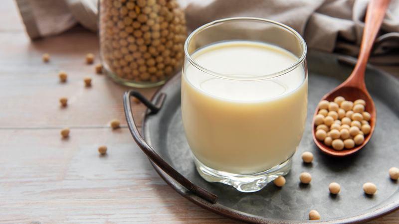 Dù sữa đậu nành là thực phẩm lành mạnh, nhưng việc lạm dụng quá mức cũng gây hại