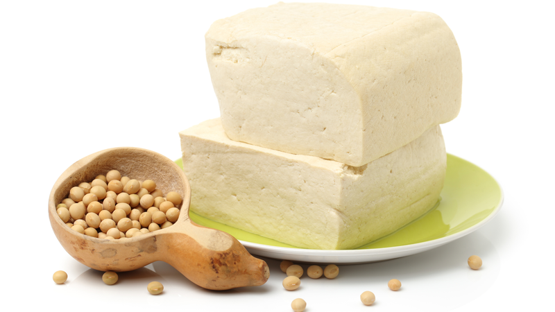 Ưu tiên protein thực vật như đậu phụ và các loại đậu trong mỗi bữa ăn
