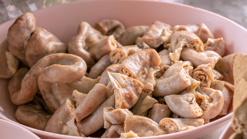 Lòng heo là 1 trong 4 bộ phận của heo rất bẩn, nên hạn chế ăn để tránh hại sức khỏe