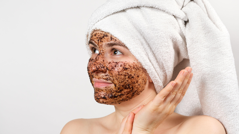 Tẩy da chết định kỳ giúp da mềm mịn