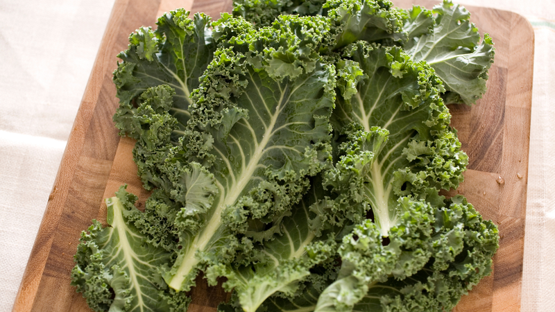 Cải xoăn là loại rau xanh giàu dinh dưỡng, không chỉ tốt cho sức khỏe mà còn góp phần giảm nguy cơ đột quỵ