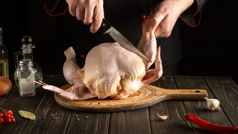 4 mối nguy hiểm tiềm ẩn từ thịt gà nên biết để tránh 2