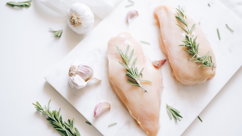 4 mối nguy hiểm tiềm ẩn từ thịt gà nên biết để tránh 3