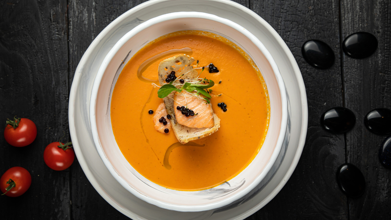 Bí đỏ hầm cá hồi là món ăn giàu dưỡng chất, tốt cho mắt, tim mạch, miễn dịch và giấc ngủ