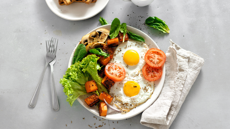 Một bữa sáng giàu protein và chất xơ là nền tảng giúp bạn duy trì đường huyết ổn định