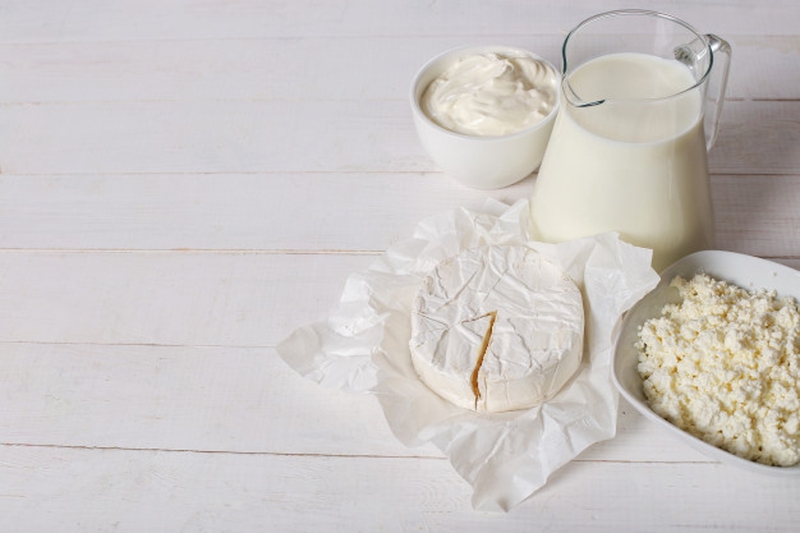 Khi đang bị tiêu chảy, bạn nên tránh các thực phẩm như sữa, phô mai để phòng ngừa những hậu quả không tốt cho sức khoẻ