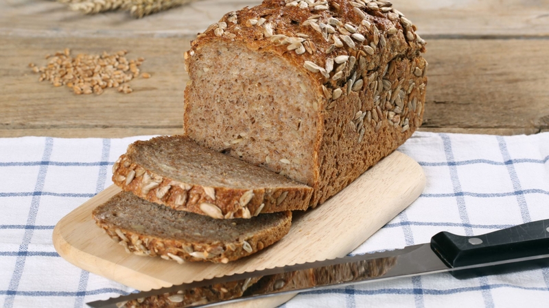 Bánh mì nguyên cám giúp tăng lượng chất xơ trong bữa ăn