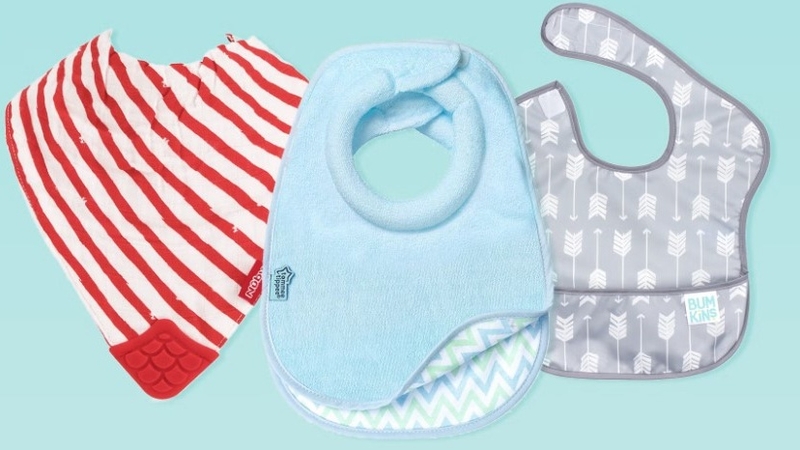 Yếm ăn dặm giúp giữ quần áo sạch sẽ khi trẻ ăn uống