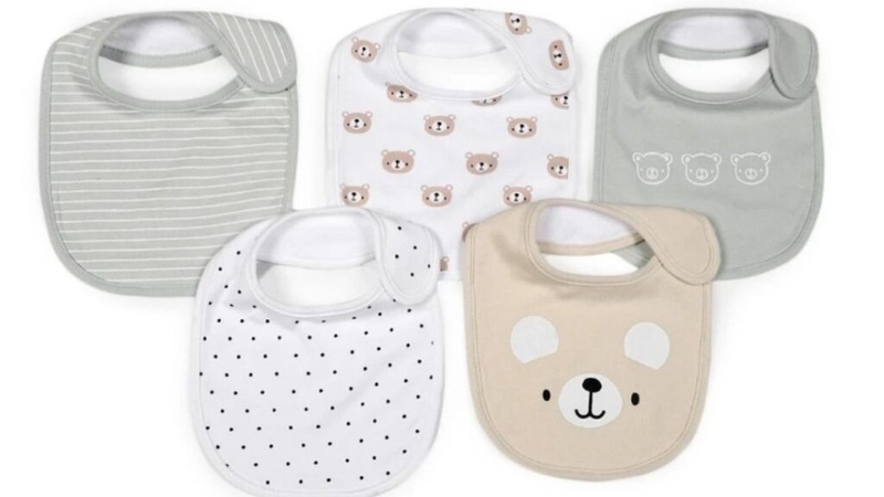 Yếm ăn dặm chống thấm được nhiều mẹ tin dùng