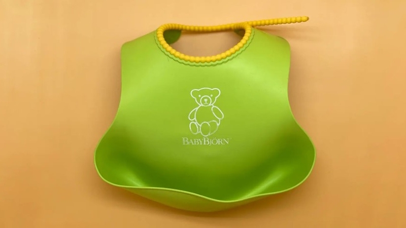 Yếm ăn dặm silicom dễ dàng vệ sinh