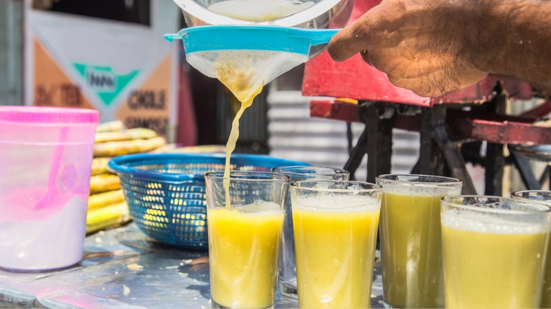 Nước mía không đảm bảo an toàn vệ sinh gây rối loạn tiêu hóa