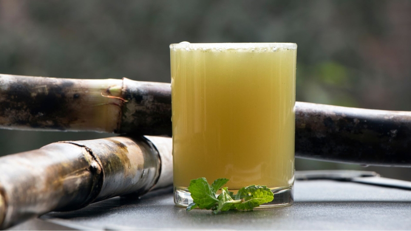 Người răng yếu hoặc nhạy cảm nên hạn chế uống nước mía