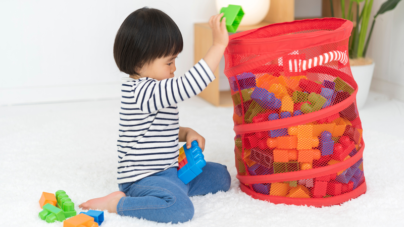 Suy giảm thính lực bẩm sinh hoặc mắc phải thường khó nhận biết vì trẻ chưa biết nói để mô tả tình trạng của mình