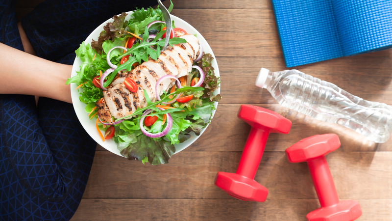 5 chất dinh dưỡng giúp xây dựng cơ bắp ngoài protein 4