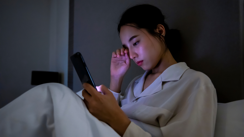 5 điều sẽ xảy ra nếu bạn xem điện thoại ngay lúc vừa ngủ dậy 1