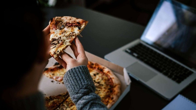 5 khung giờ ăn uống dễ làm tích mỡ, tăng cân 4