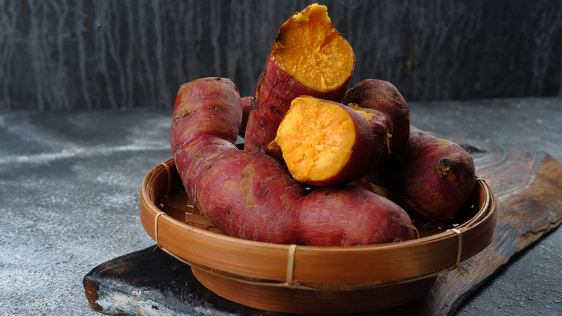 Khoai lang là 1 trong 5 loại rau củ mùa đông giàu chất xơ, giúp hệ tiêu hóa khỏe mạnh