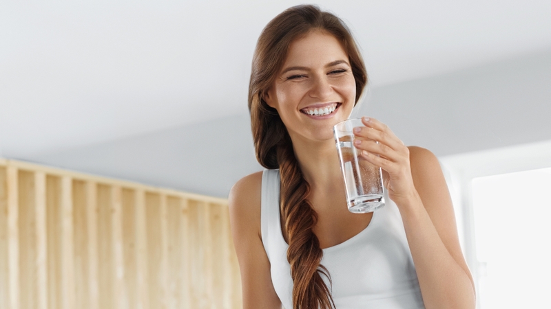 5 lợi ích từ việc uống nước nóng mỗi ngày 1