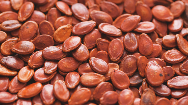 Do nhiều chất béo và calo, người giảm cân nên ăn với lượng nhỏ