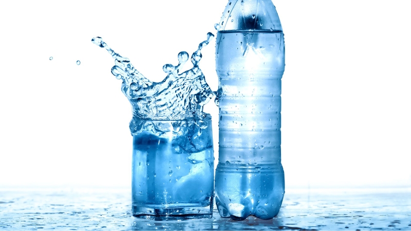 Nước lọc là thức uống giải rượu hiệu quả