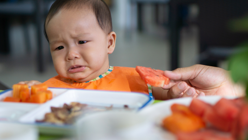 Trẻ nhỏ chưa có khả năng nhai tốt, dễ bị hóc nghẹn