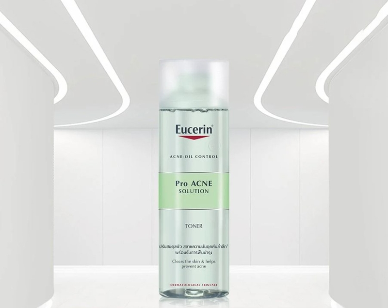 5 nước hoa hồng dành cho da mụn dịu nhẹ và lành tính 3