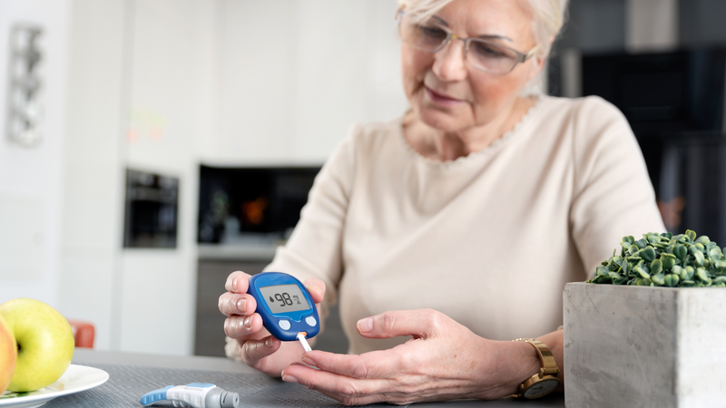 5 rủi ro về sức khỏe khi người cao tuổi không ăn cơm 2