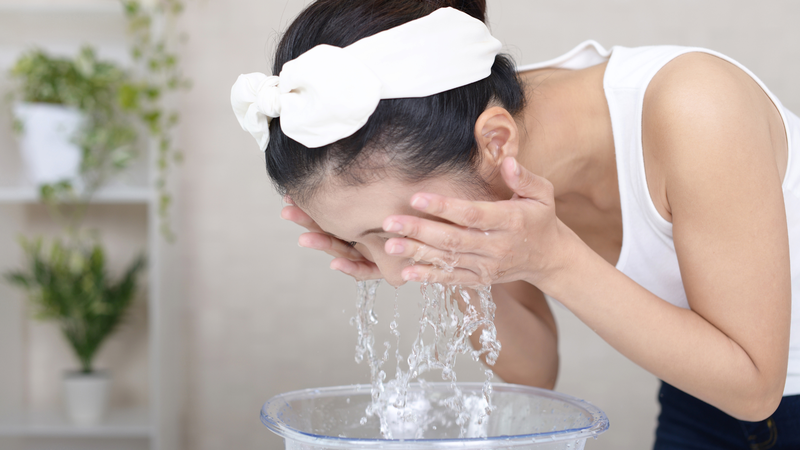 Làm sạch quá mức có thể ảnh hưởng đến lớp dầu tự nhiên trên da