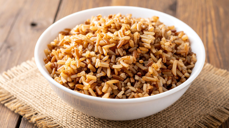 Gạo lứt cung cấp carbohydrate phức hợp, chất xơ và nhiều vi chất